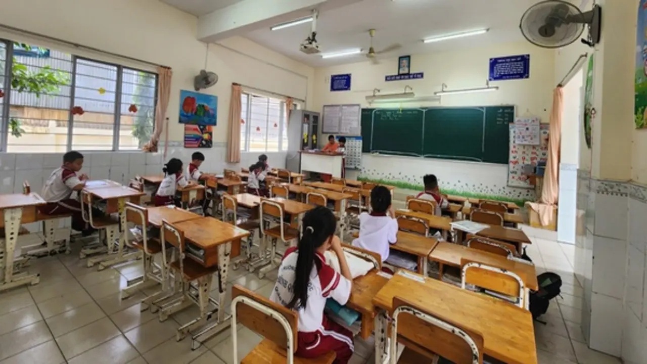 Sáng nay 220 học sinh Trường tiểu học Bình Quới Tây, TP.HCM nghỉ học