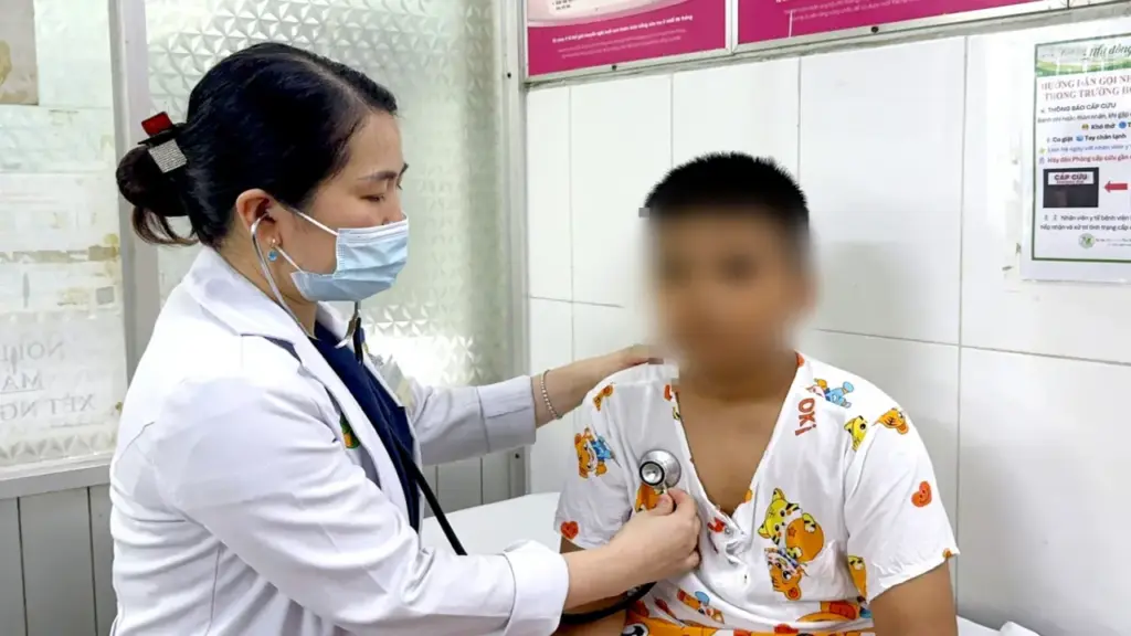 Số học sinh nghi ngộ độc thực phẩm tại Trường tiểu học Bình Quới Tây tăng lên 184 em