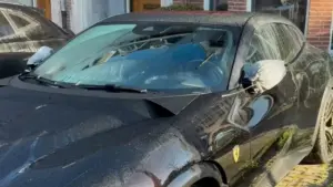 Tài xế nhà giàu lắp khóa chống trộm gương chiếu hậu