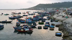 Tắm biển ở Lý Sơn, hai học sinh đuối nước, một em tử vong