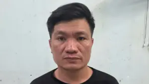 Tạm giữ khẩn cấp thanh niên đánh bà cụ trong quán bánh bèo tại Gia Lai