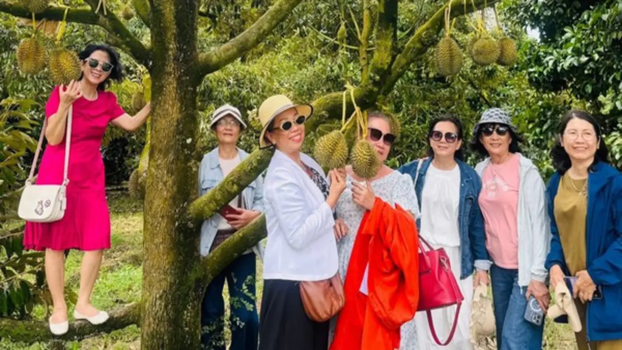 Thắng lớn nhờ bỏ lúa kém hiệu quả trồng sầu riêng làm du lịch