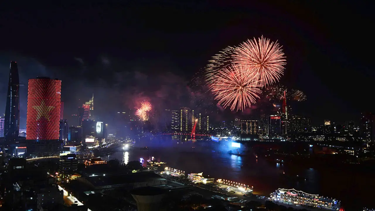 TP HCM bắn pháo hoa 7 điểm dịp 30/4