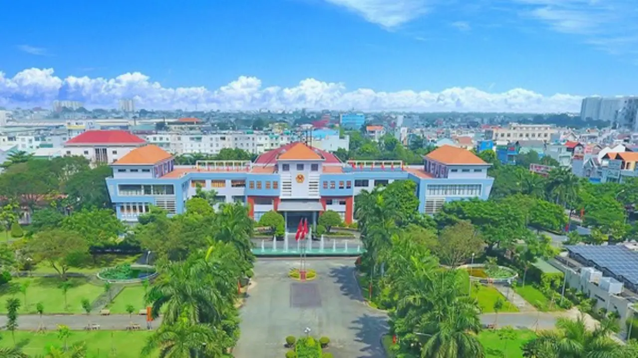 TP.HCM chuyển đổi 2 trụ sở quận 12 và Tân Phú cũ làm trường học