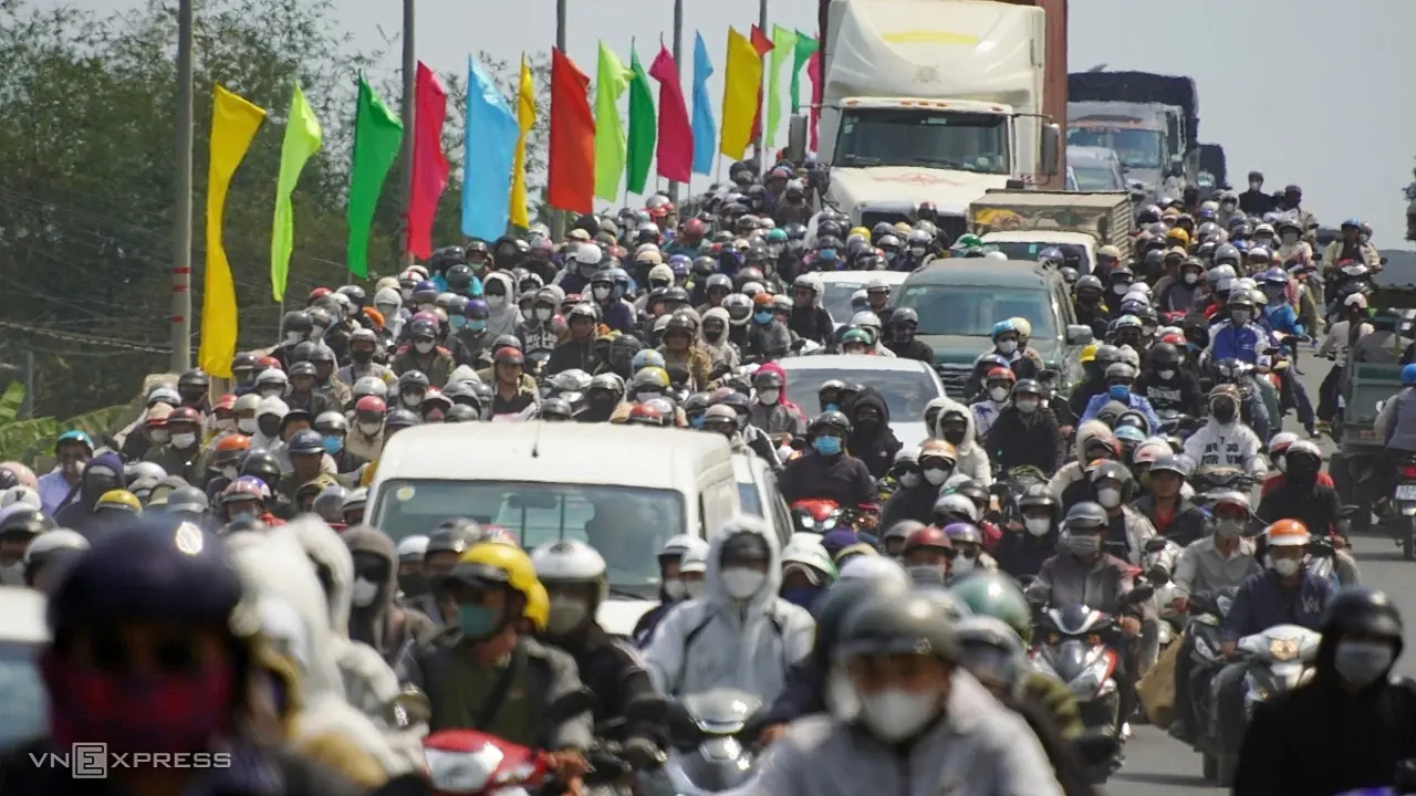 Trải nghiệm kinh hoàng chạy xe máy 9 tiếng từ Bình Dương về Trà Vinh