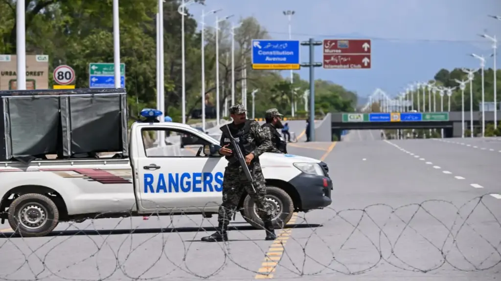 Trung Đông tối 10-4: Khoảng 800 tàu chở dầu và tàu hàng đang mắc kẹt ở phía tây eo biển Hormuz