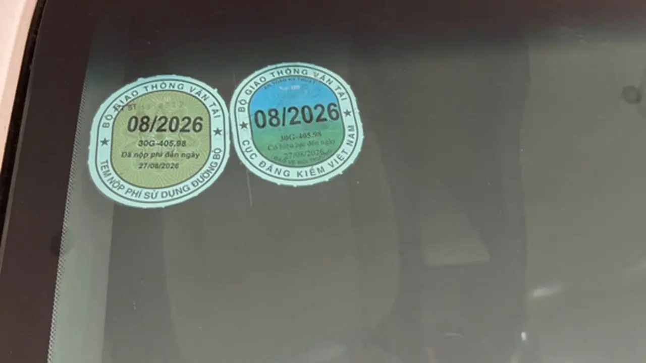 Từ 2027, bỏ tem kiểm định dán trên kính ô tô