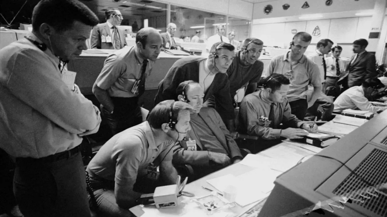 Vì sao Artemis II mất liên lạc với Trái đất 40 phút khi bay qua Mặt trăng?