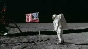 Vì sao cờ Mỹ trên Mặt Trăng 'bay' dù thiếu gió?