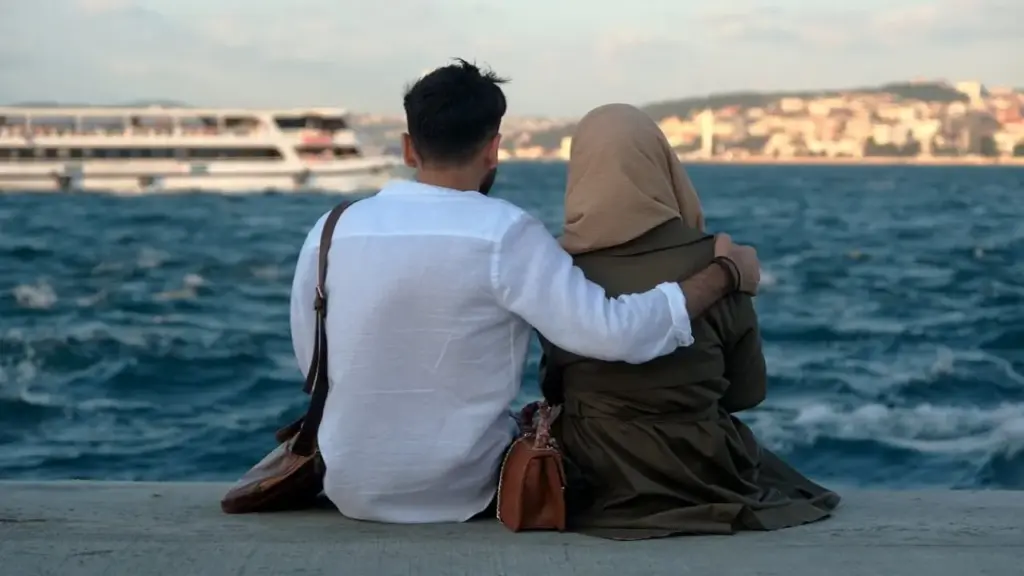 Vì sao nhiều người mắc kẹt trong mối quan hệ mập mờ?