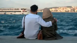 Vì sao nhiều người mắc kẹt trong mối quan hệ mập mờ?