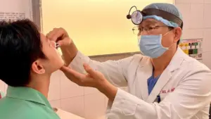 Viêm xoang 'phá hủy' xương trán chàng trai