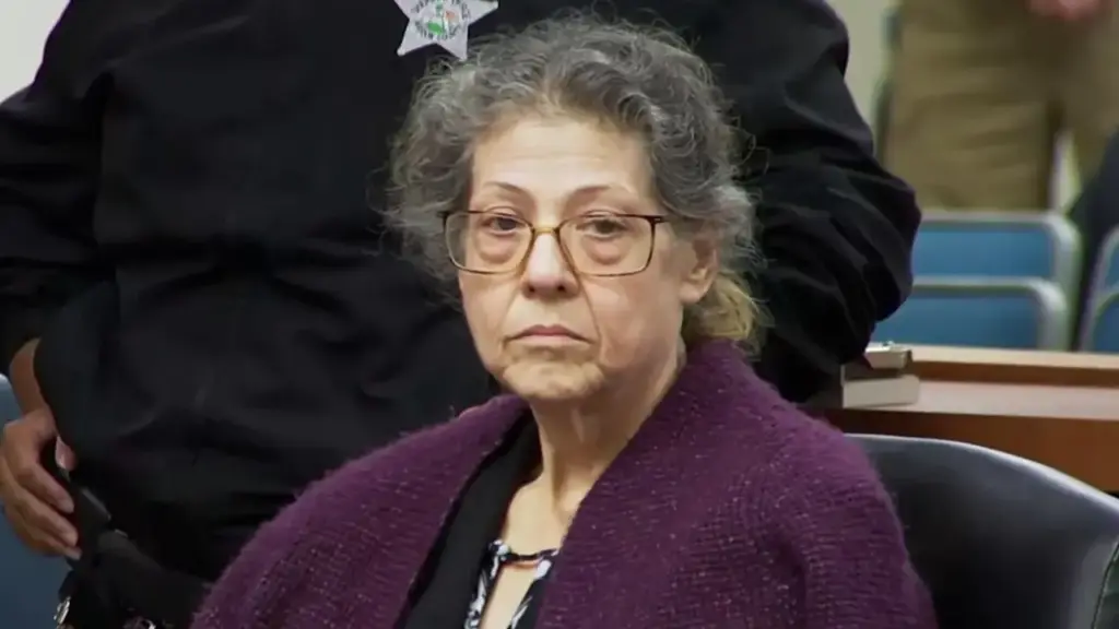 Vụ 'bà lão bắn chết hàng xóm đến gõ cửa' gây phẫn nộ