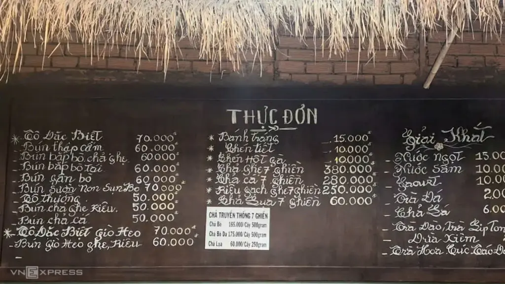 Xăng dầu hạ nhiệt, vì sao hàng quán vẫn tăng giá?