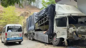 Xe tải lao xuống vực ở Lâm Đồng, 3 người tử vong