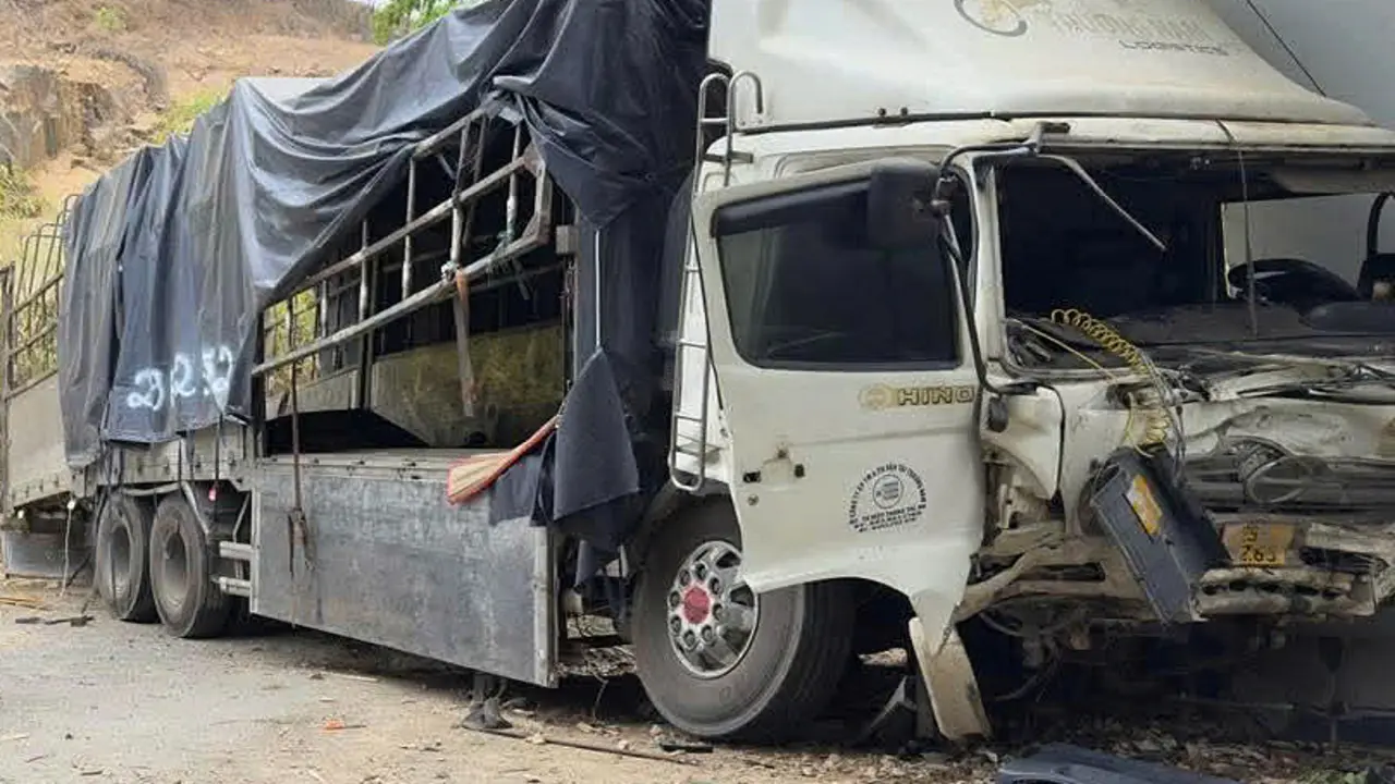 Xe tải trên núi cao 200 m lao vào nhà ăn công nhân, 3 người chết