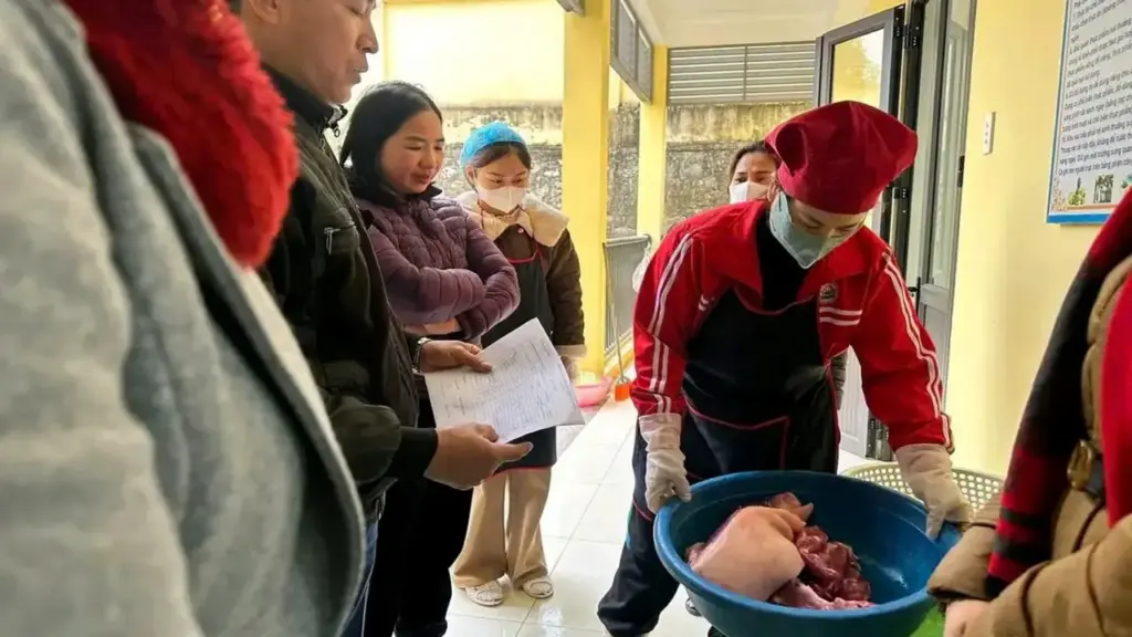 Xử phạt công ty bán thịt lợn nhiễm dịch vào bếp ăn trường mầm non ở Thái Nguyên
